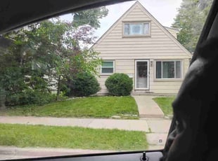 Bush Trimming by Dontrell Hood for Lashunta A. in Milwaukee, WI