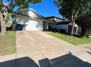 Lisa W.'s Lawn Maintenance service result