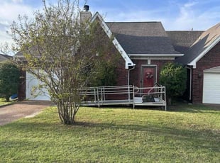 Bush Trimming by Arvontae Bonner for Virginia F. in Memphis, TN