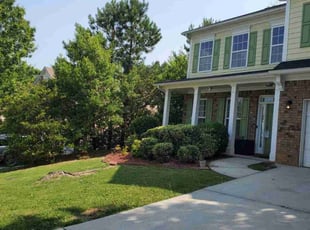 Weeding by Rodney Tucker for Susan F. in Union City, GA