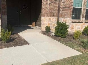 Amber D.'s Flower Bed Weeding service result