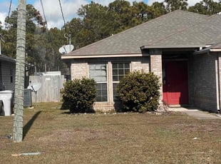 Bush Trimming by Travis Frederickson for Avery H. in Navarre, FL