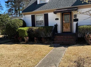 Bush Trimming by Larry Gordon for Tiffany T. in Norfolk, VA