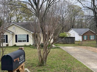 Bush Trimming by Terrance Flowers for Farid S. in Matthews, NC