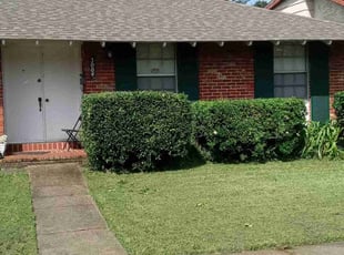 Bush Trimming by Gerald Helmke for Kye R. in Metairie, LA