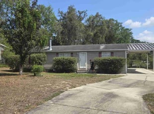 Bush Trimming by Loretta BautistaRodrigez for Lee F. in Fruitland Park, FL