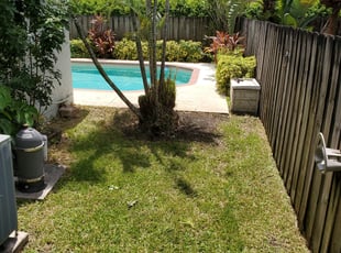 Bush Trimming by Ian Repollet for Carlos M. in Boca Raton, FL