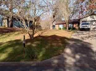 Leaf Removal by Guadalupe De la cruz for Maria T. in Charlotte, NC