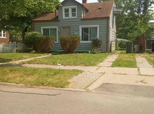 Bush Trimming by Gary Young for Mary L. in Eastpointe, MI