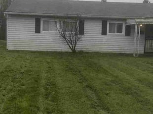 Bush Trimming by Anthony Coleman for Kim O. in Bedford Heights, OH