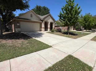 Vinh N.'s Lawn Service service result