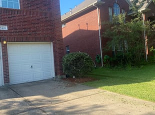 Bush Trimming by Agapito Rivera for Todd T. in Pearland, TX