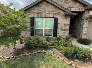 Weeding by Roberto Villalobos for Chris C. in Katy, TX