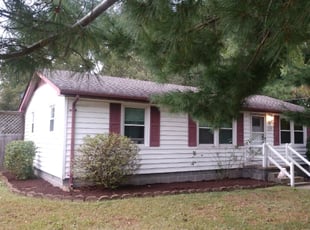 Bush Trimming by Kevin Hull for Sara S. in Virginia Beach, VA