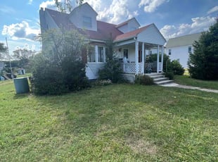 Bush Trimming by Keith Fernandes for Tracy S. in Waterford, NJ