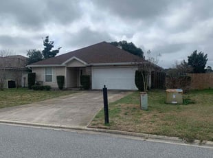 Bush Trimming by Naturallyp Bonsell jr for Mary W. in Jacksonville, FL