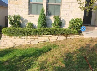 Bush Trimming by Deaunce Gidrey for Wesley B. in San Antonio, TX