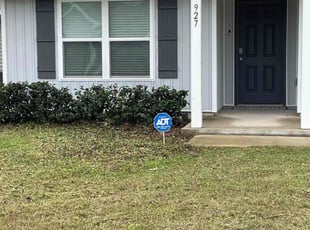 Weeding by Te Jones for Rueben A. in Pensacola, FL