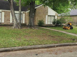Leaf Removal by Felix Botello for Christopher F. in Humble, TX