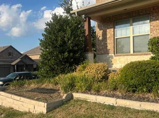 Sarah H.'s Flower Bed Weeding service result