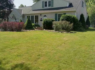 Bush Trimming by Rayshawn Martin for Tracey W. in Lyndhurst, OH