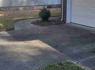 Weeding by Shaun Marshall for Salvatore A. in Virginia Beach, VA