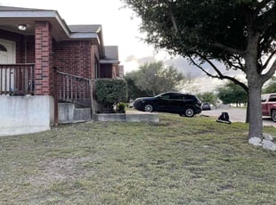 Leaf Removal by Juan Vazquez for Vincent S. in San Antonio, TX