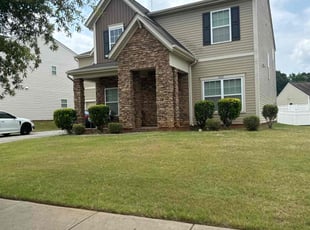 Bush Trimming by Ronald Martin for Chauncey T. in Charlotte, NC
