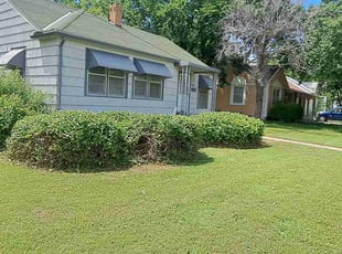 Bush Trimming by William Beacham for David H. in Wichita, KS