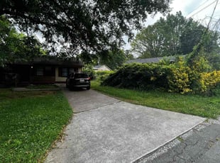 Bush Trimming by Aaron Odom for Vanessa H. in Jonesboro, GA