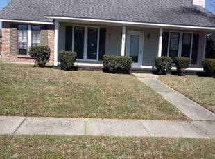 Bush Trimming by Gregory Lewis for Mary W. in Baton Rouge, LA
