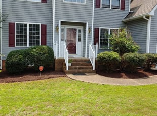 Bush Trimming by Chris Thomas for John R. in Midlothian, VA