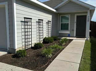 Carolyn W.'s Flower Bed Weeding service result