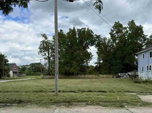 Dennis R.'s Lawn Service service result