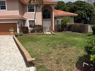 Leaf Removal by Jhon MarroquΓn for Shahnaz S. in Coral Springs, FL