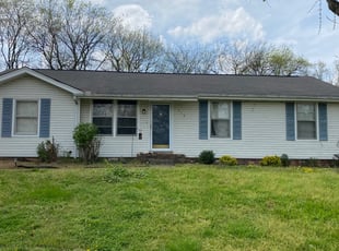 Bush Trimming by Troy Smith for katelin G. in Hendersonville, TN