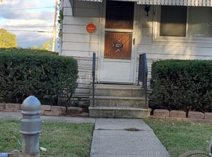 Bush Trimming by Phillip Lopez for Sean L. in Kansas City, MO
