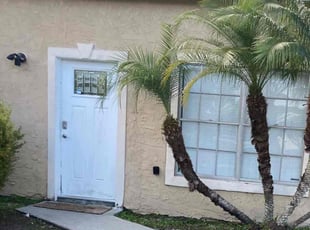 Bush Trimming by Jordan Davis for Hung M. in Kissimmee, FL