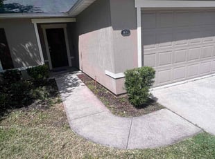 Bush Trimming by Jovan Tribune for Lindsay A. in Jacksonville, FL