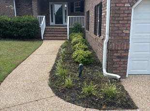 jim m.'s Flower Bed Weeding service result