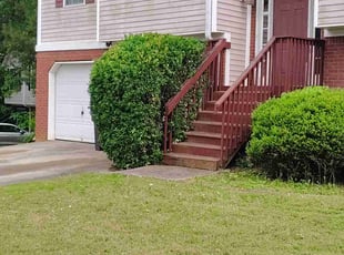 Bush Trimming by Elvin Dobbs for Q S. in Powder Springs, GA