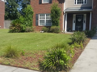 Weeding by Derrick gadsden for Richard B. in North Charleston, SC