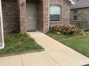 Candice M.'s Flower Bed Weeding service result