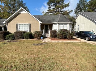 Bush Trimming by Eric Bell for Alexis T. in Pinson, AL