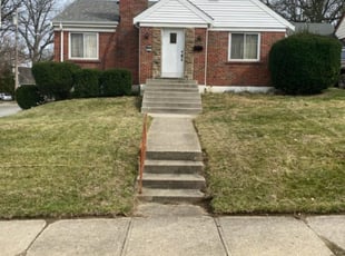 Bush Trimming by Dez Thornton for Cheri C. in Cincinnati, OH