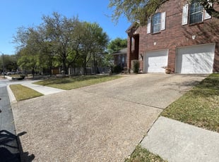Leaf Removal by Juan Vazquez for Rudy C. in San Antonio, TX