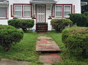 Bush Trimming by Zachary Grace for Dalissa G. in Kansas City, KS
