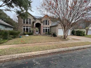 Leaf Removal by Gabriel Sosa for Janae S. in San Antonio, TX