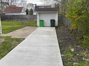 Leaf Removal by Demetrieus Bennett for Georgetta T. in Euclid, OH