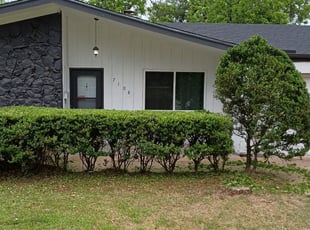 Bush Trimming by Jose Diosdado Jr for Peter B. in Fort Worth, TX
